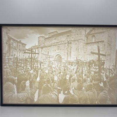 Litofanía 3D de la Cofradía de Jesús Nazareno Vulgo Congregación en Zamora despidiendo a la Virgen de la Soledad en la iglesia de San Juan durante la Semana Santa en la Plaza Mayor