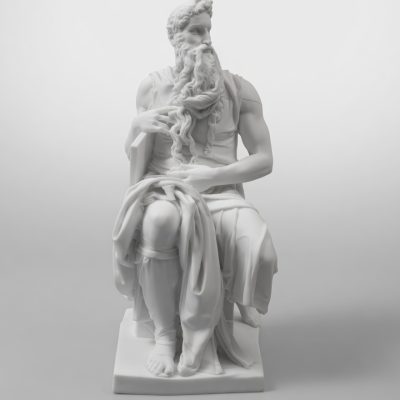 Reproducción del Moisés de Miguel Ángel impresa en 3D con alto nivel de detalle en escultura renacentista